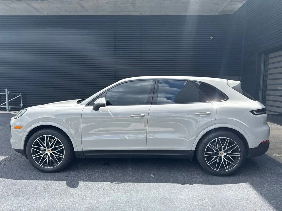 2024 Porsche 9Y0/9Y3 Cayenne - Image 2 of 7