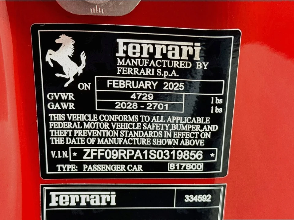 2025 Ferrari Roma Spider - Image 29 of 31