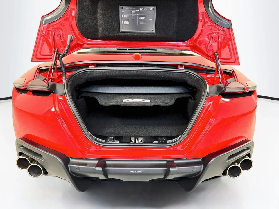 2025 Ferrari Roma Spider - Image 27 of 31
