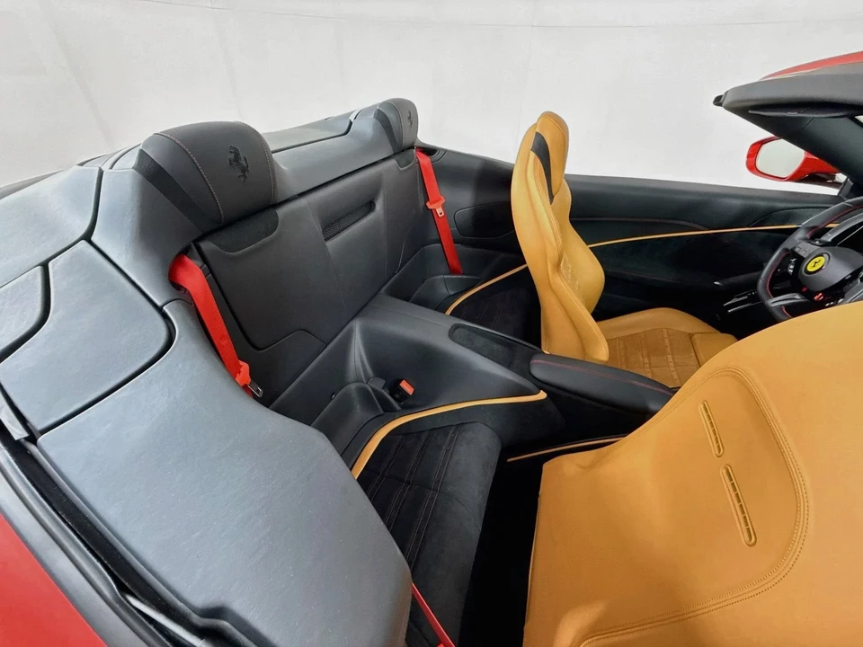 2025 Ferrari Roma Spider - Image 22 of 31