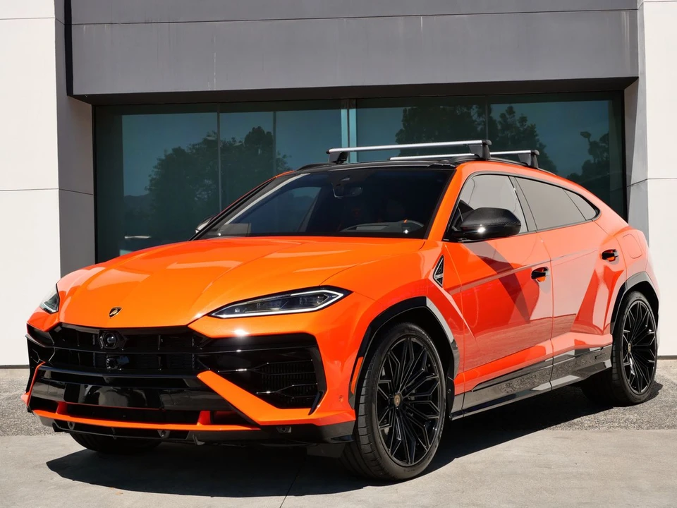 2025 Lamborghini Urus SE - Image 12 of 31