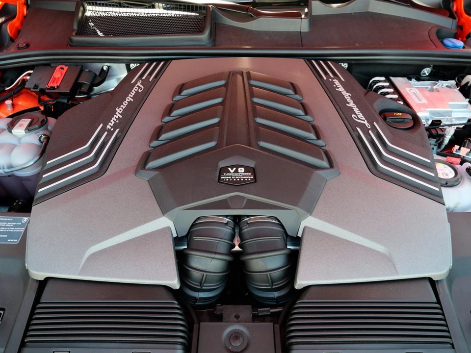 2025 Lamborghini Urus SE - Image 30 of 31