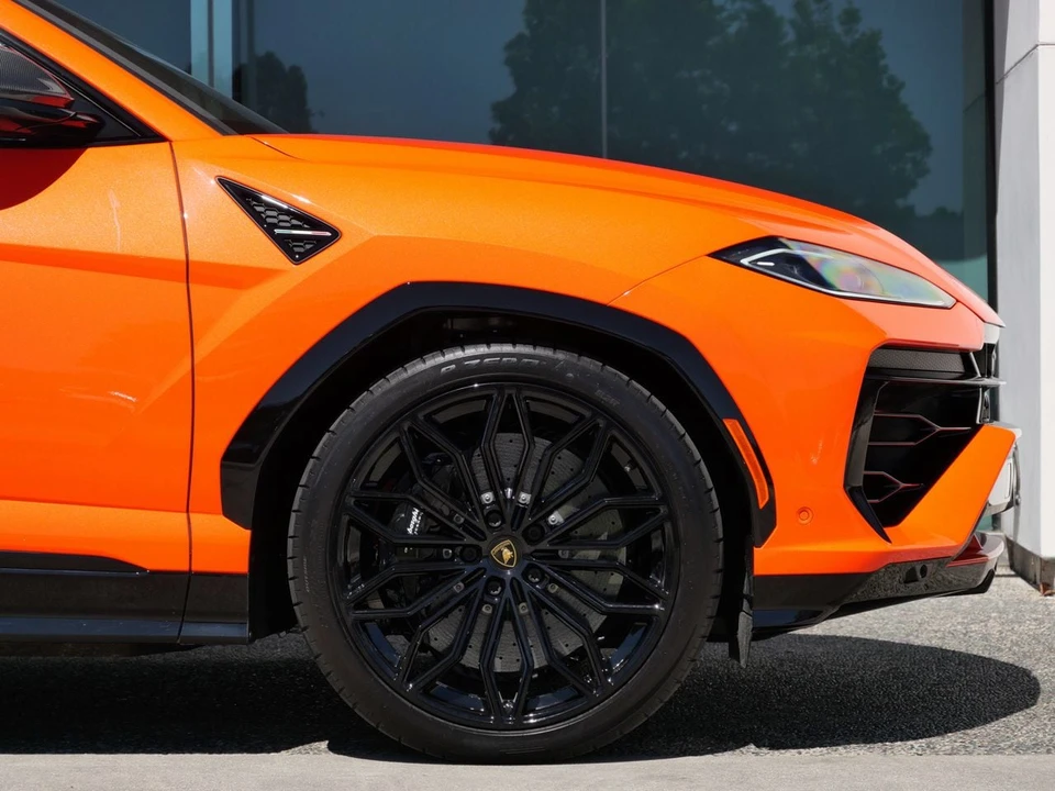 2025 Lamborghini Urus SE - Image 9 of 31