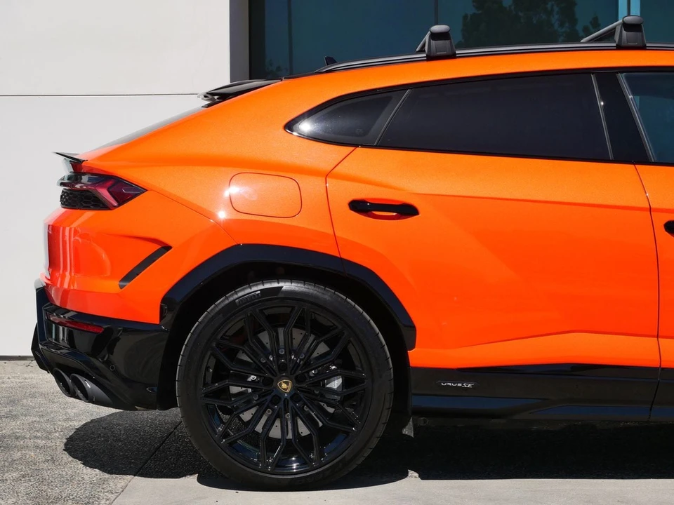 2025 Lamborghini Urus SE - Image 14 of 31