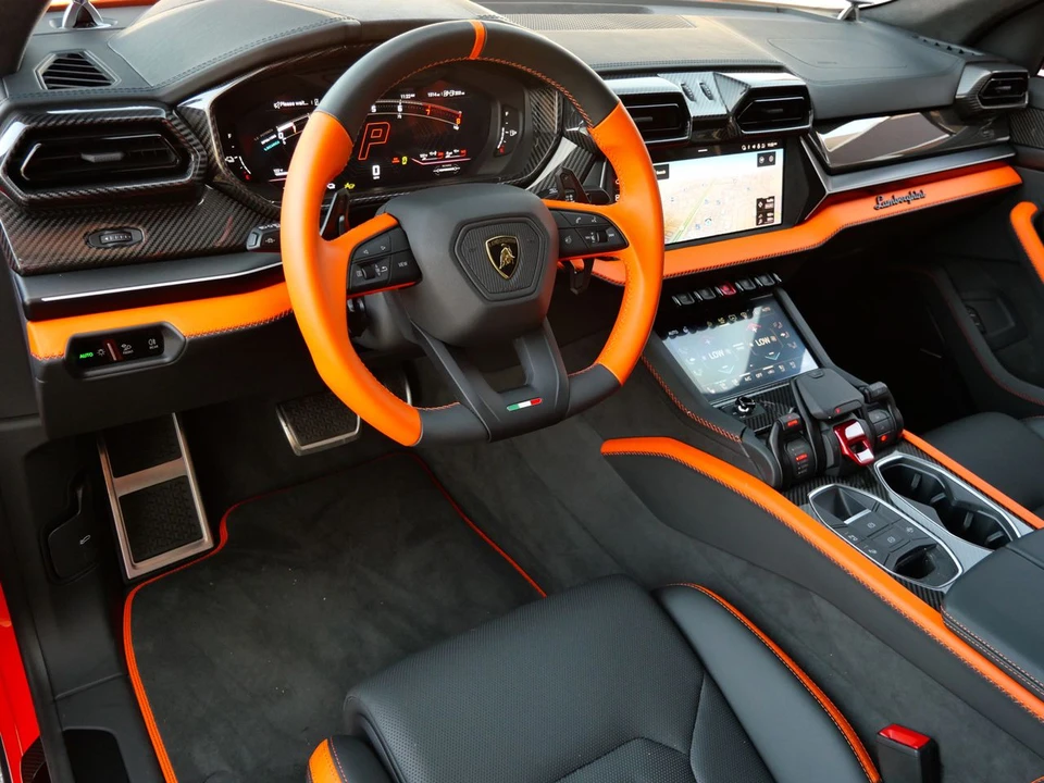 2025 Lamborghini Urus SE - Image 16 of 31