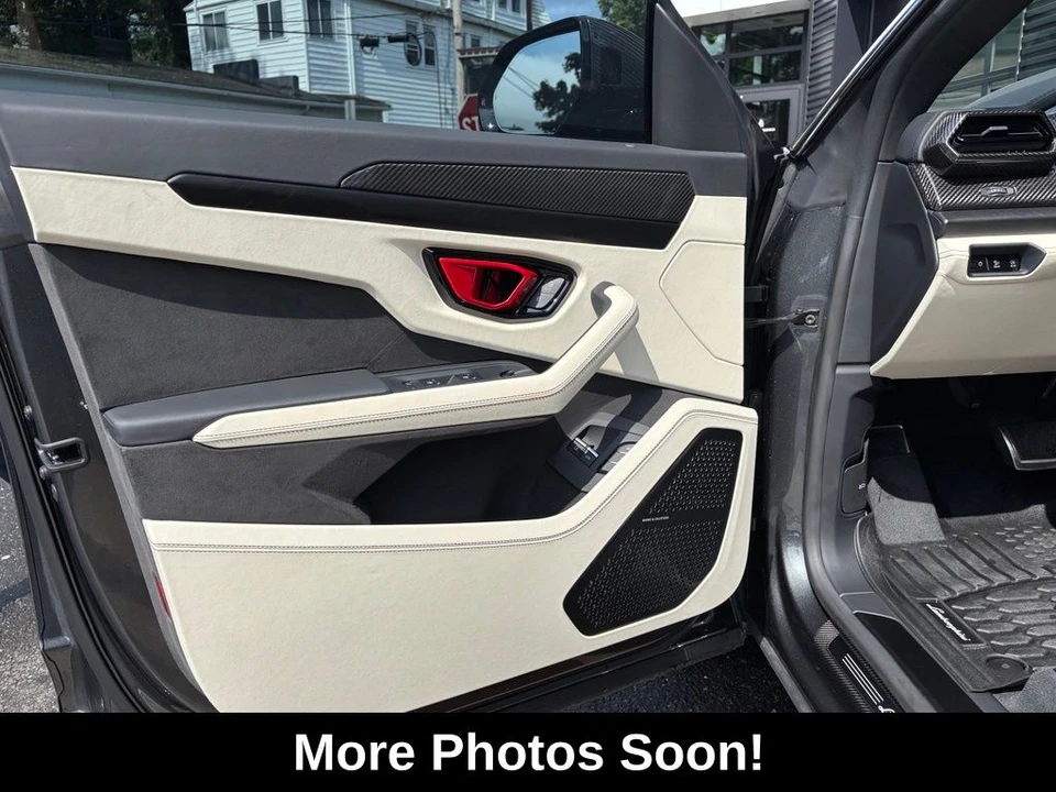 2025 Lamborghini Urus SE - Image 10 of 10