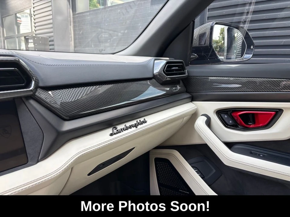 2025 Lamborghini Urus SE - Image 9 of 10