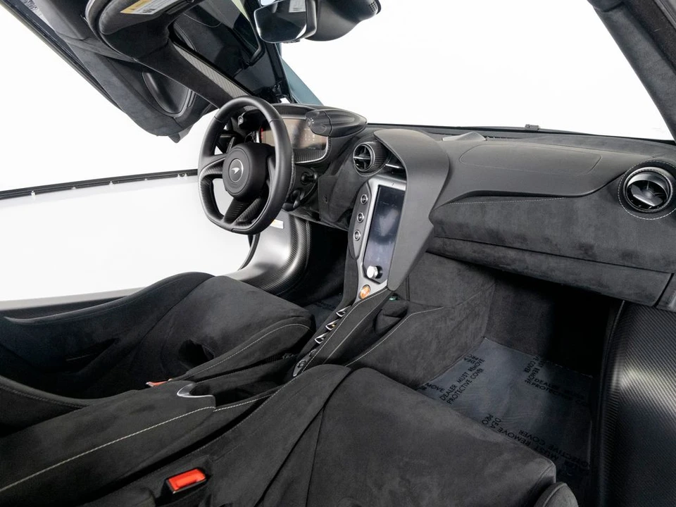 2025 McLaren 750S - Image 26 of 31