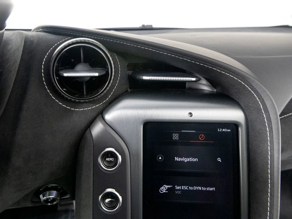 2025 McLaren 750S - Image 18 of 31