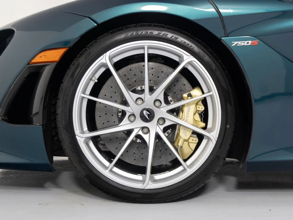 2025 McLaren 750S - Image 9 of 31