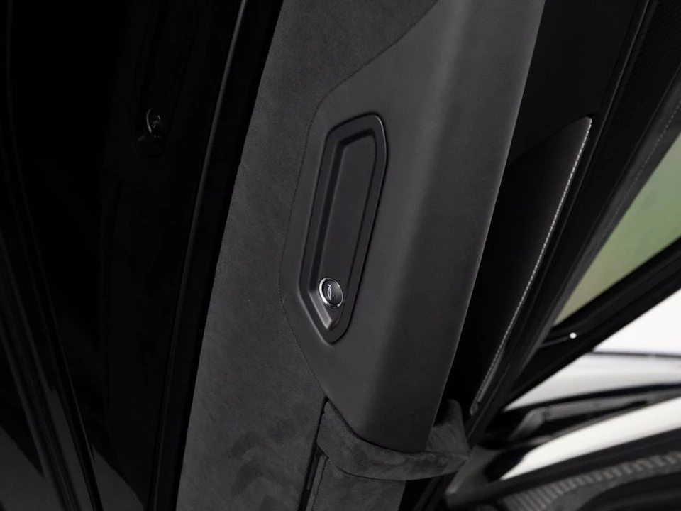 2025 McLaren 750S - Image 11 of 31