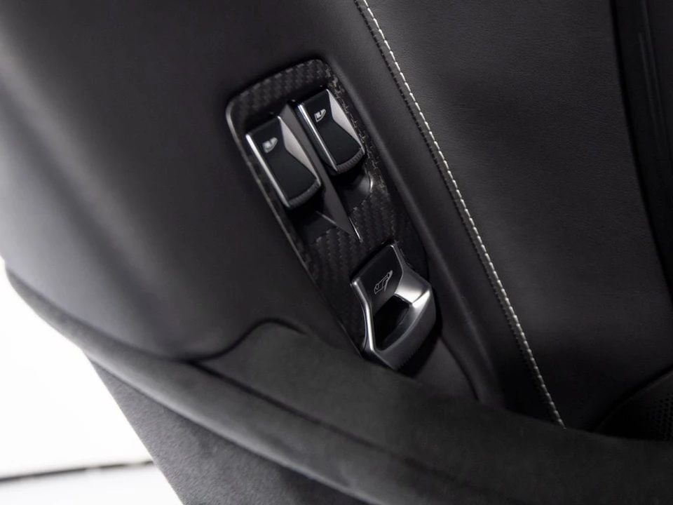2025 McLaren 750S - Image 14 of 31