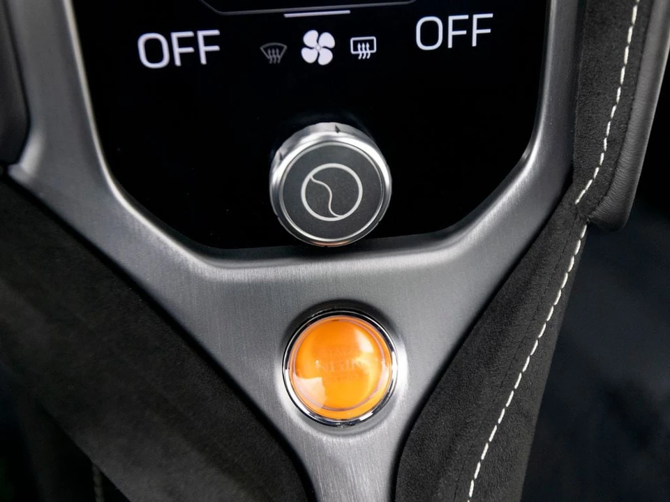 2025 McLaren 750S - Image 21 of 31