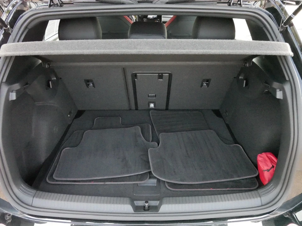2025 Volkswagen GTI Mk8 - Image 18 of 31