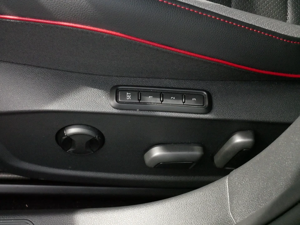 2025 Volkswagen GTI Mk8 - Image 20 of 31