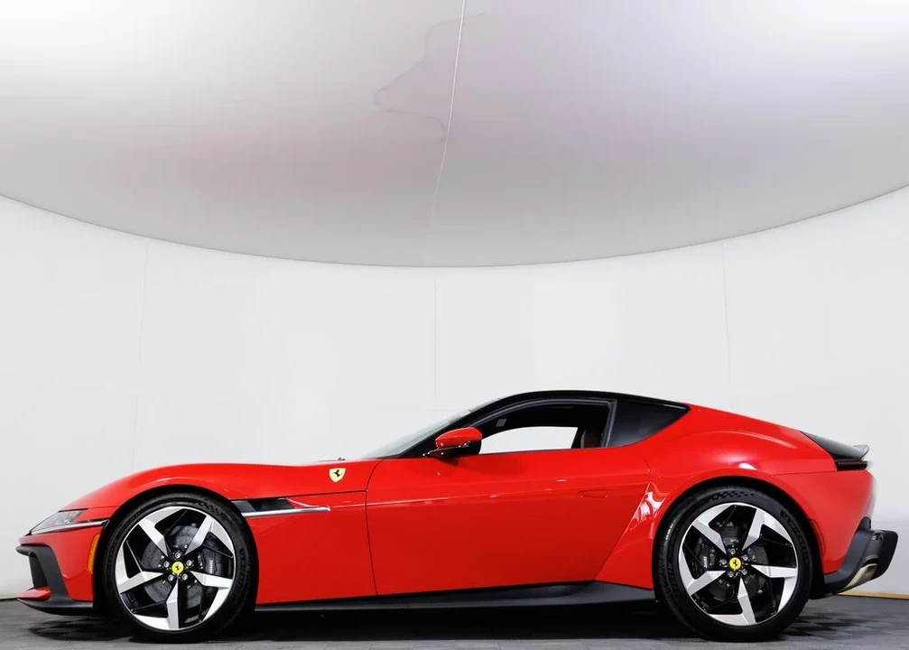 2026 Ferrari 12Cilindri - Image 4 of 31
