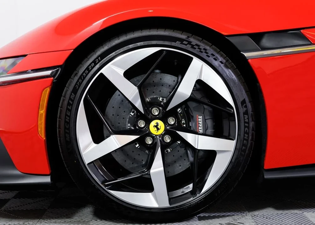 2026 Ferrari 12Cilindri - Image 5 of 31