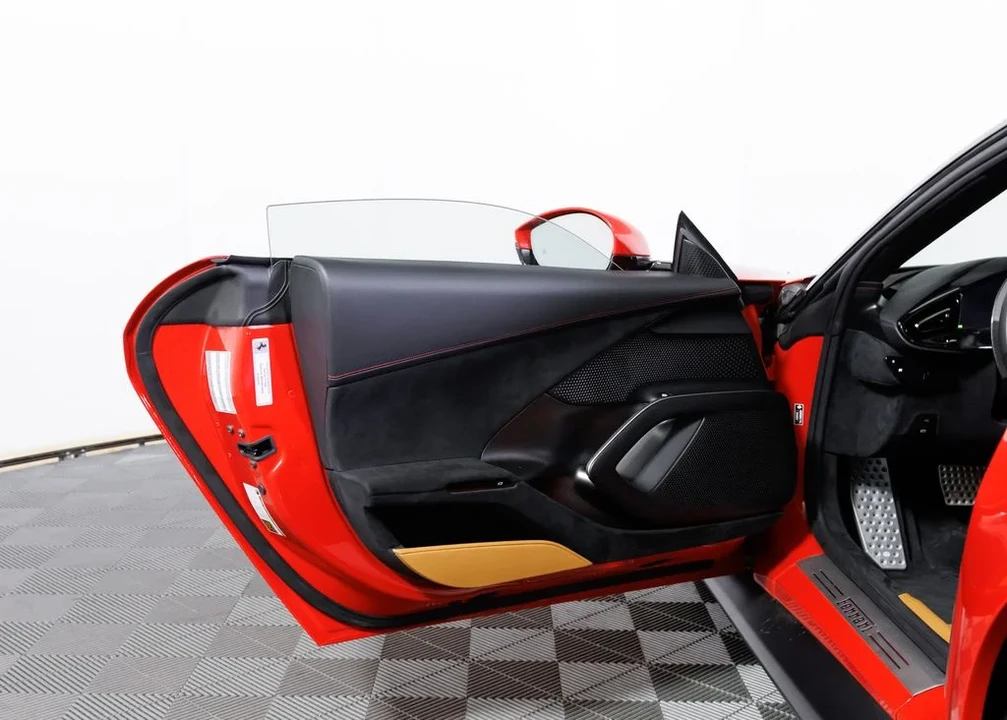 2026 Ferrari 12Cilindri - Image 18 of 31