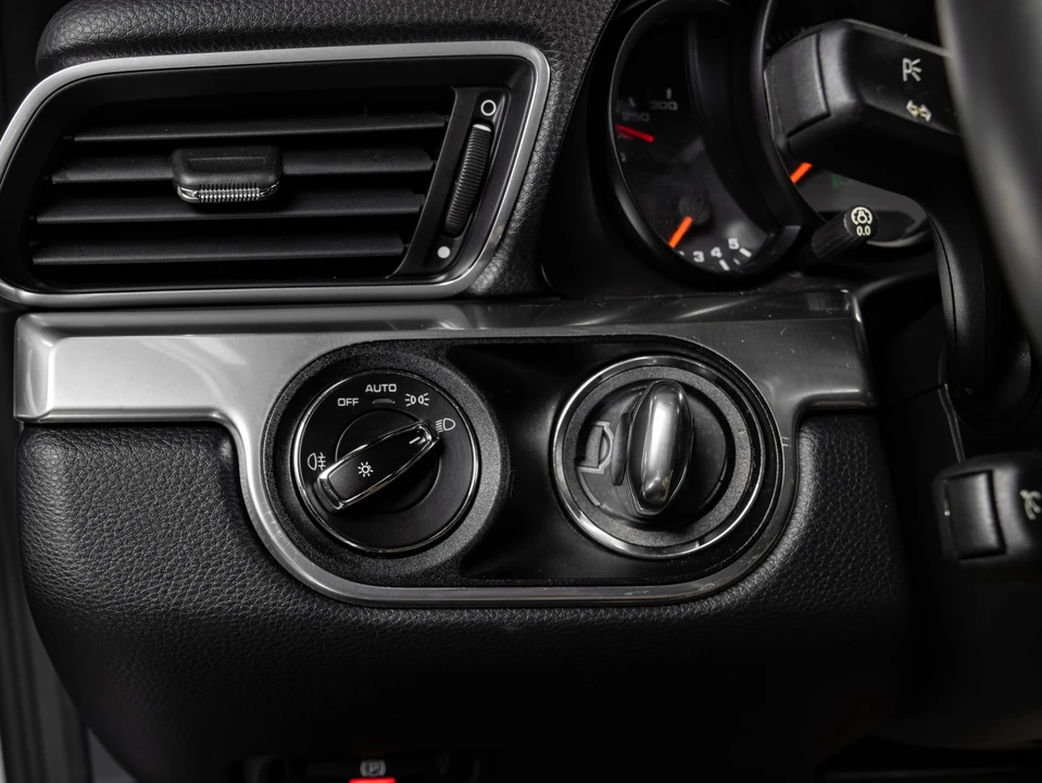 2015 Porsche 991 Carrera 4S - Image 25 of 31