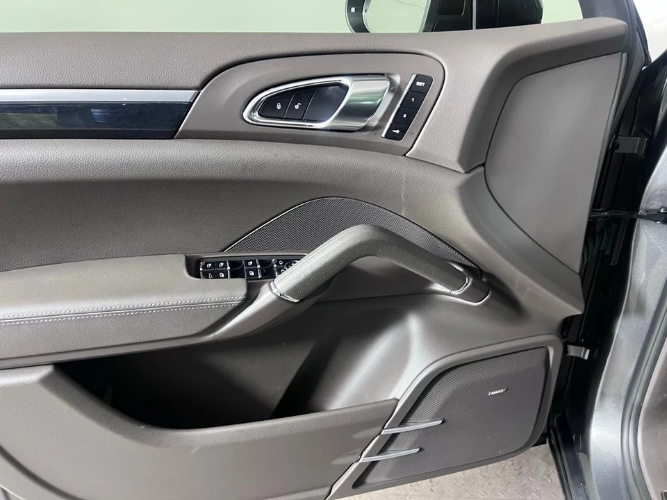 2015 Porsche 958 Cayenne S - Image 27 of 31