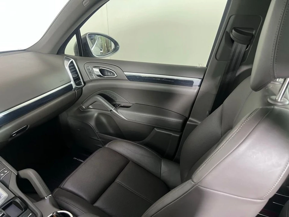 2015 Porsche 958 Cayenne S - Image 26 of 31
