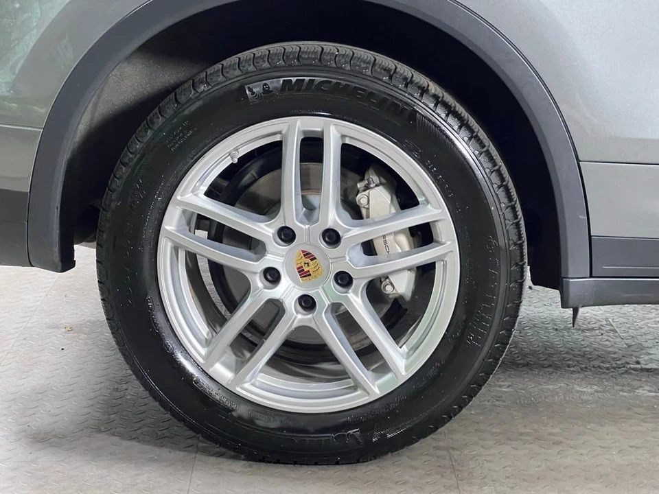 2015 Porsche 958 Cayenne S - Image 14 of 31