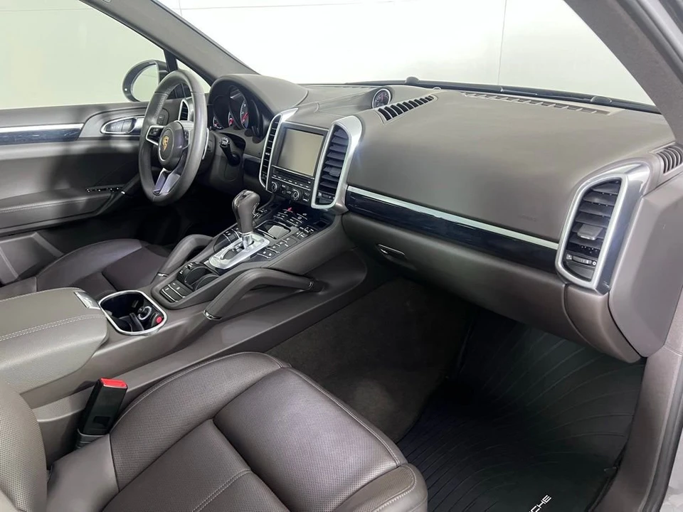 2015 Porsche 958 Cayenne S - Image 18 of 31