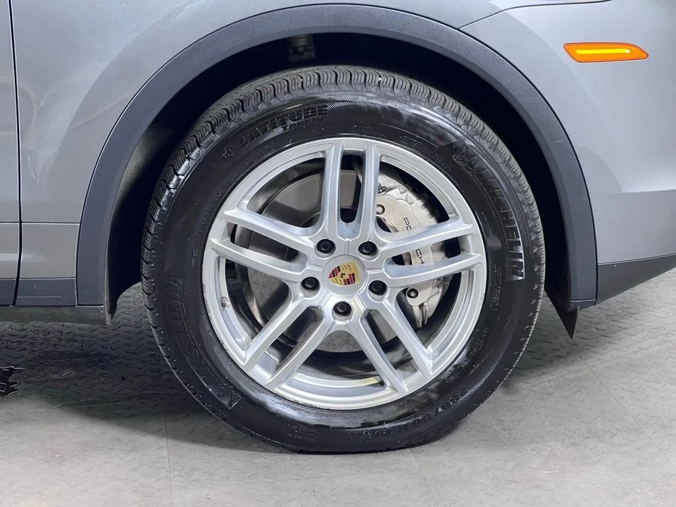 2015 Porsche 958 Cayenne S - Image 13 of 31