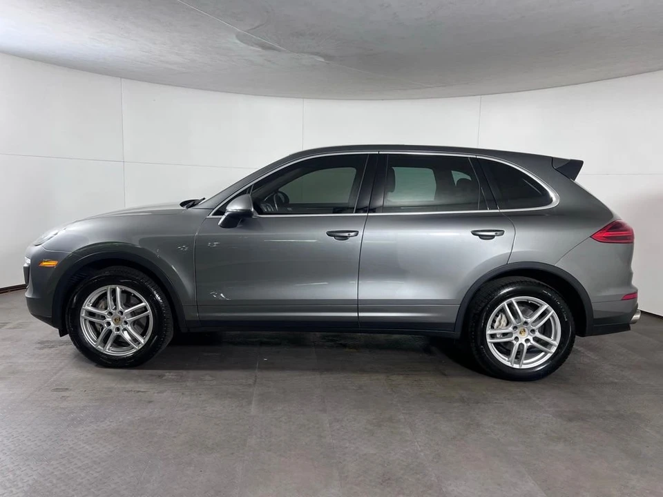 2015 Porsche 958 Cayenne S - Image 2 of 31