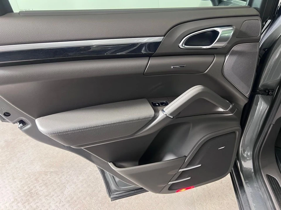 2015 Porsche 958 Cayenne S - Image 25 of 31