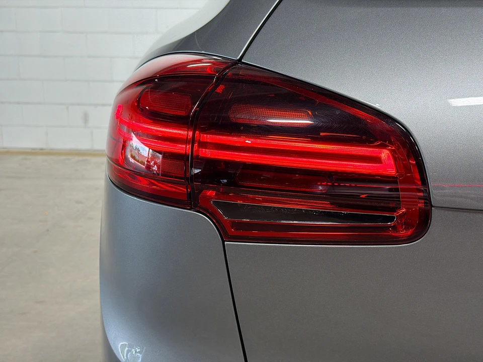 2016 Porsche 958 Cayenne - Image 11 of 31