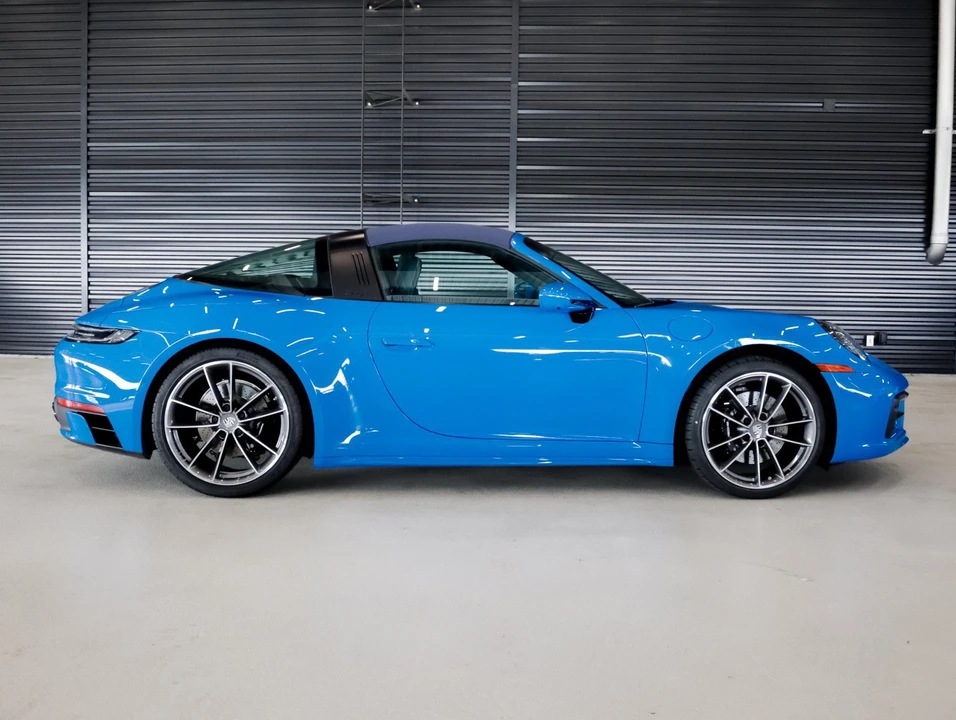 2022 Porsche 992 Carrera 4S - Image 11 of 31