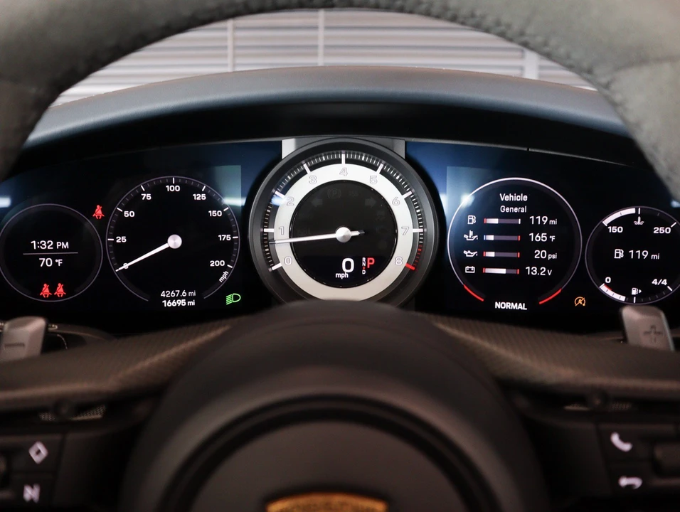 2022 Porsche 992 Carrera 4S - Image 17 of 31