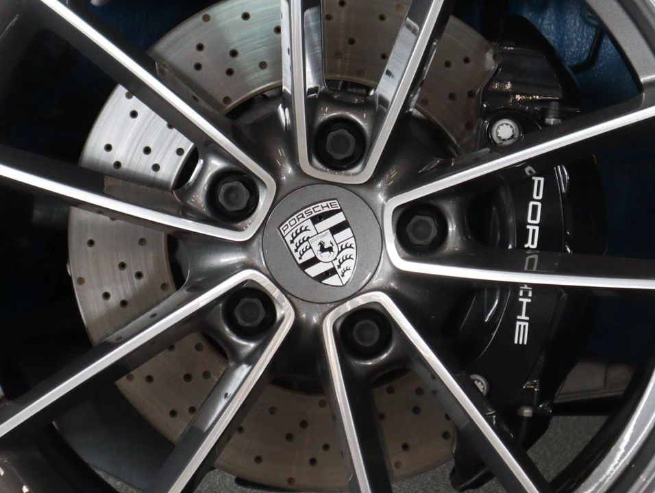 2022 Porsche 992 Carrera 4S - Image 13 of 31