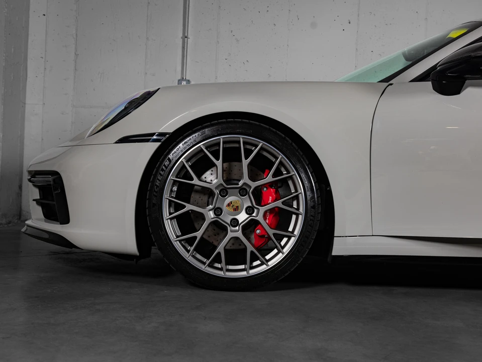 2022 Porsche 992 Carrera 4S - Image 17 of 31