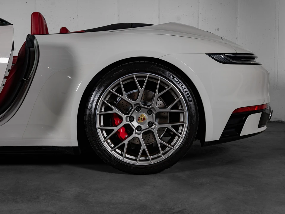 2022 Porsche 992 Carrera 4S - Image 18 of 31