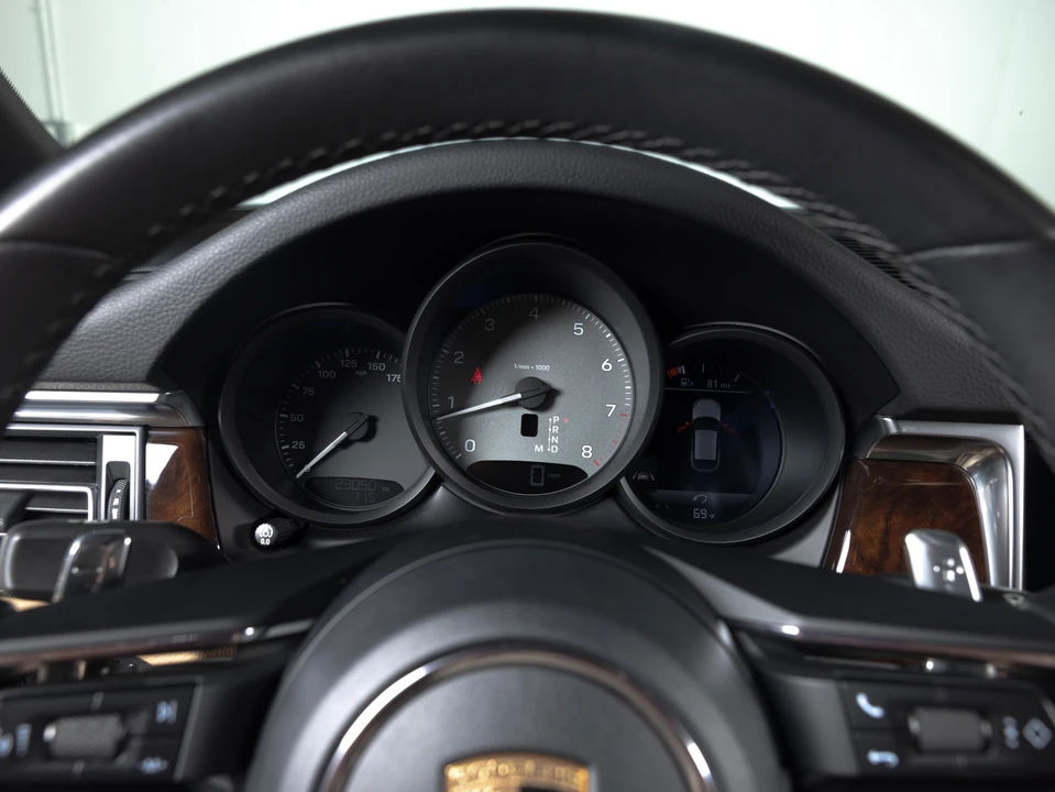2023 Porsche Macan S - Image 29 of 31