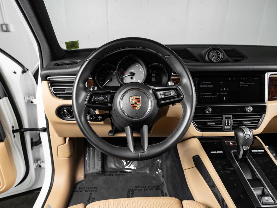 2023 Porsche Macan S - Image 28 of 31