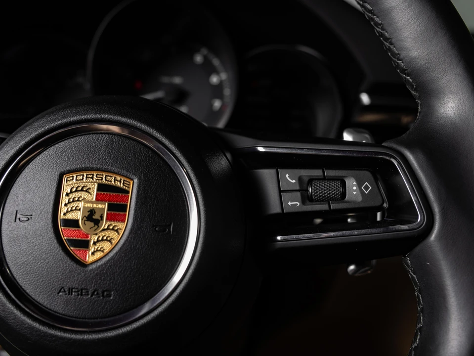 2023 Porsche Macan - Image 27 of 30