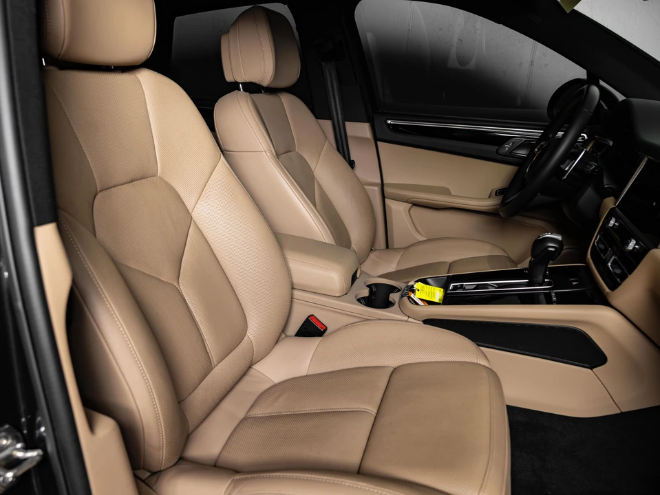 2023 Porsche Macan - Image 17 of 30