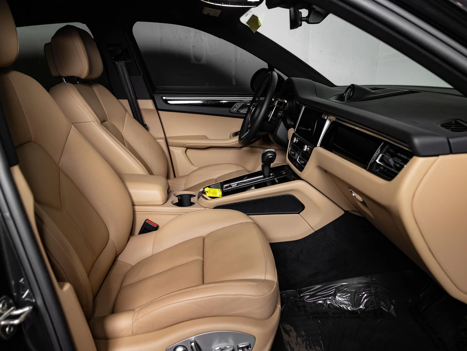 2023 Porsche Macan - Image 18 of 30