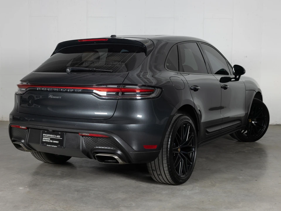 2023 Porsche Macan - Image 8 of 30