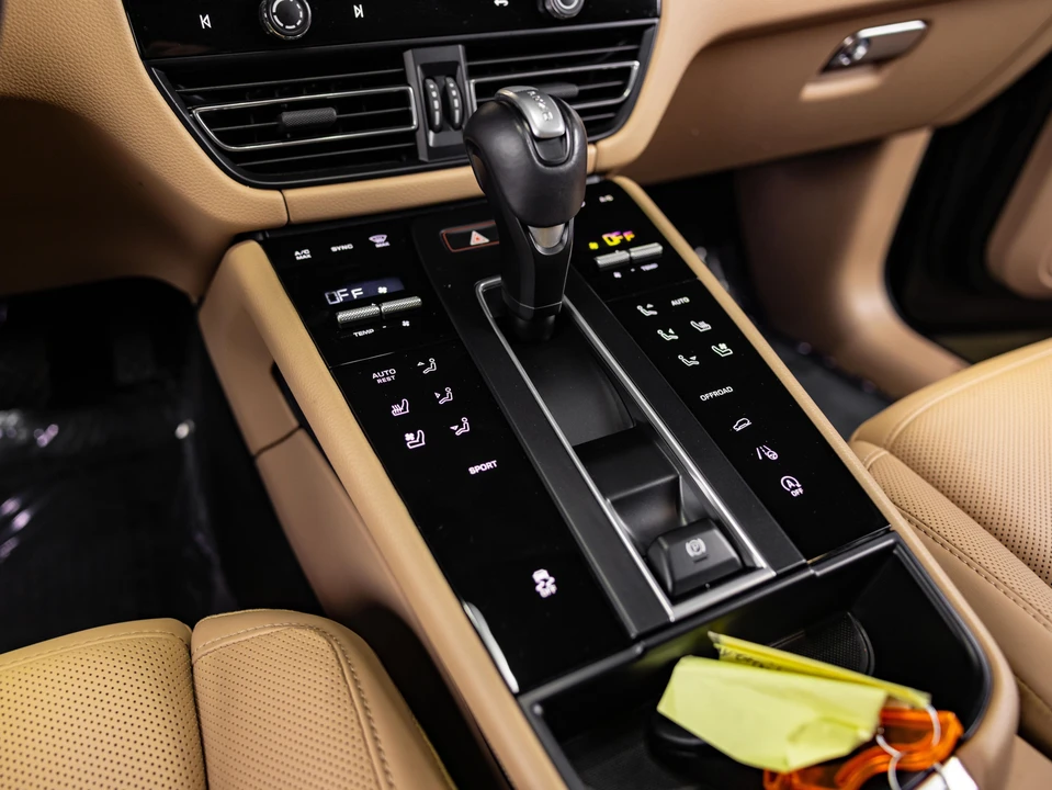 2023 Porsche Macan - Image 30 of 30