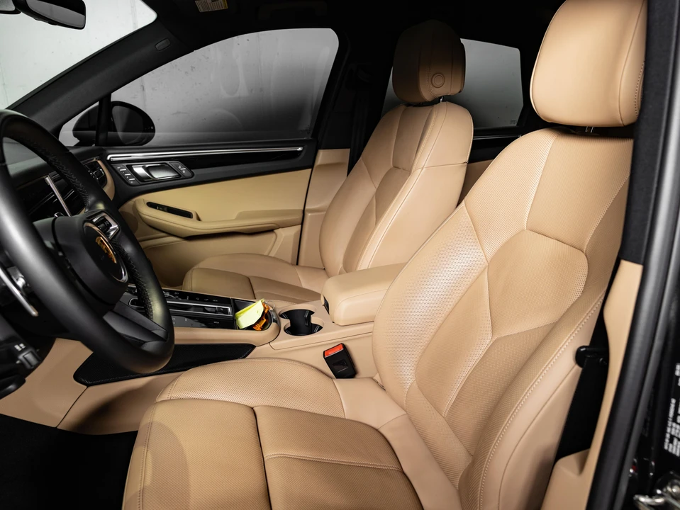 2023 Porsche Macan - Image 6 of 30