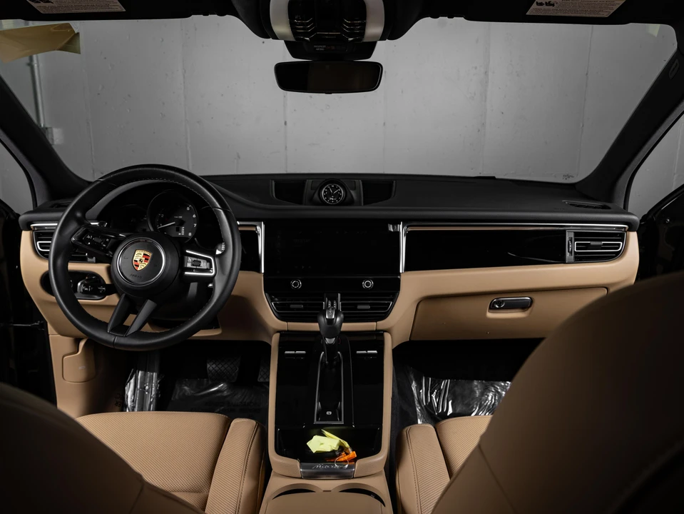 2023 Porsche Macan - Image 23 of 30