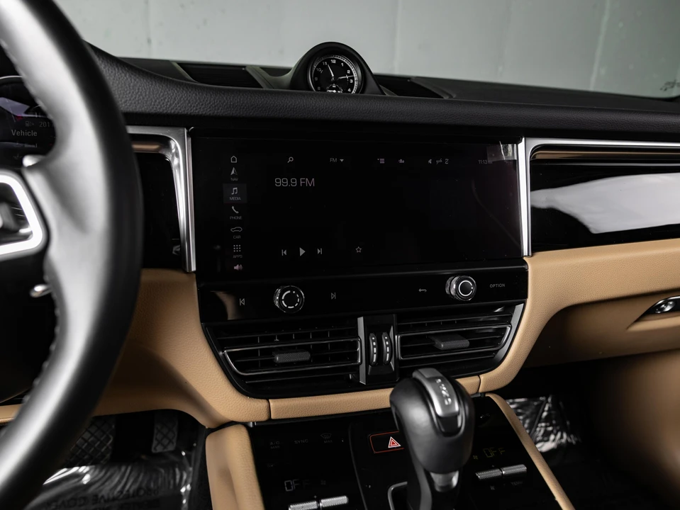 2023 Porsche Macan - Image 29 of 30