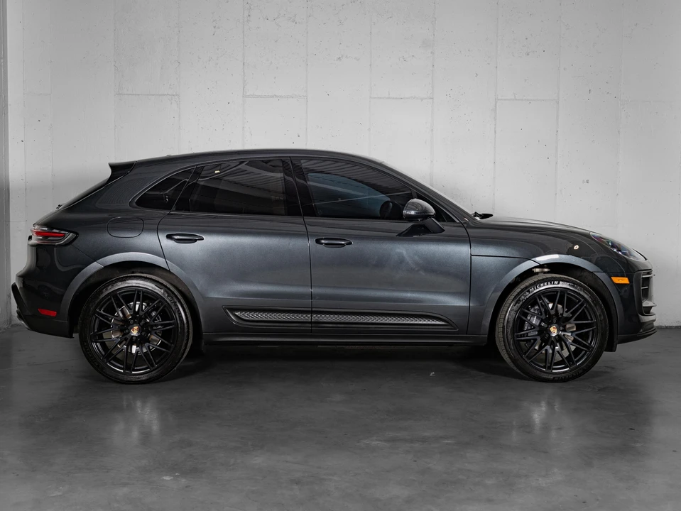2023 Porsche Macan - Image 9 of 30