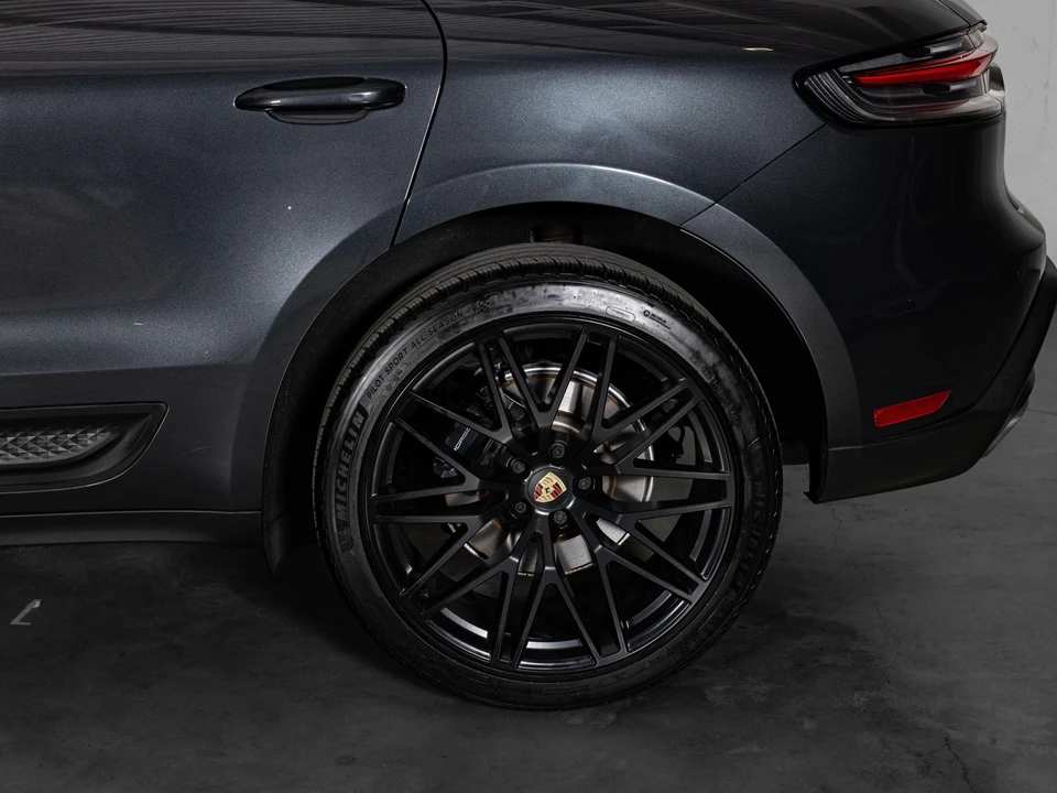 2023 Porsche Macan - Image 13 of 30