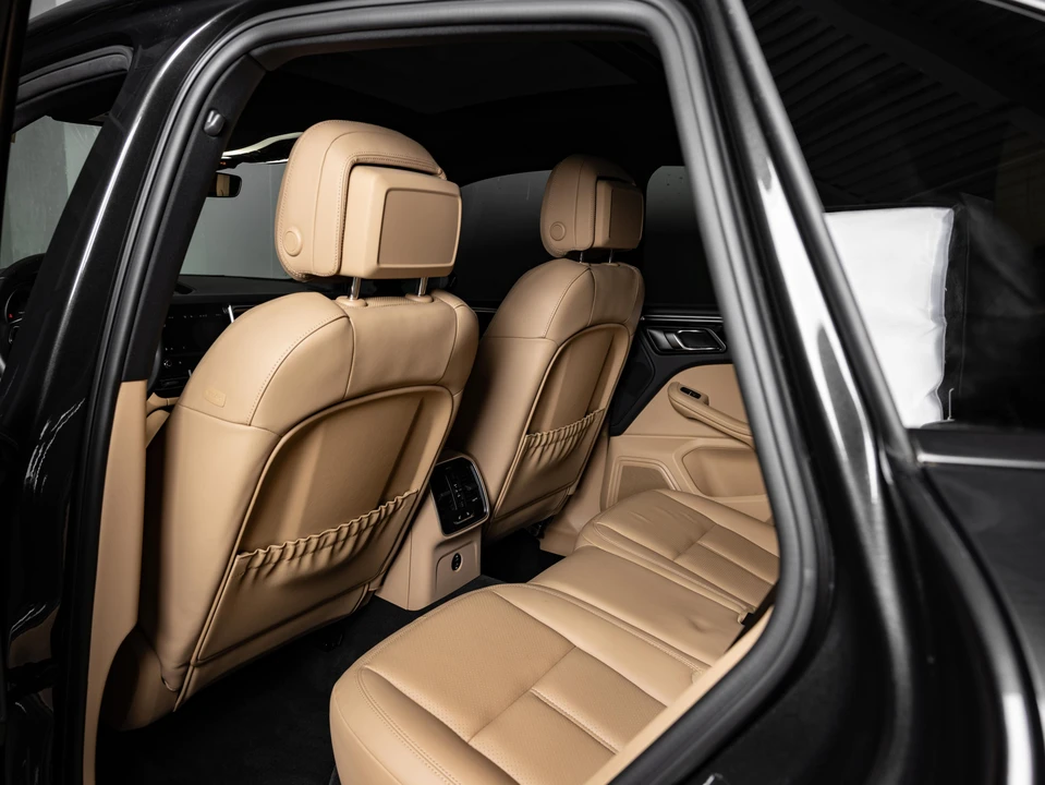 2023 Porsche Macan - Image 21 of 30