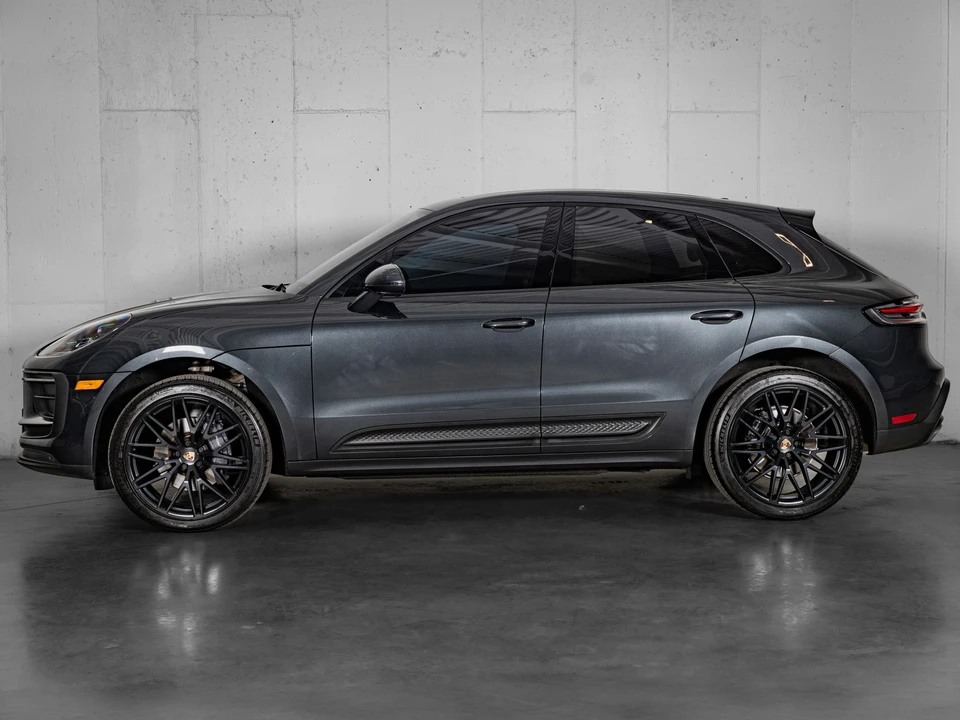 2023 Porsche Macan - Image 2 of 30